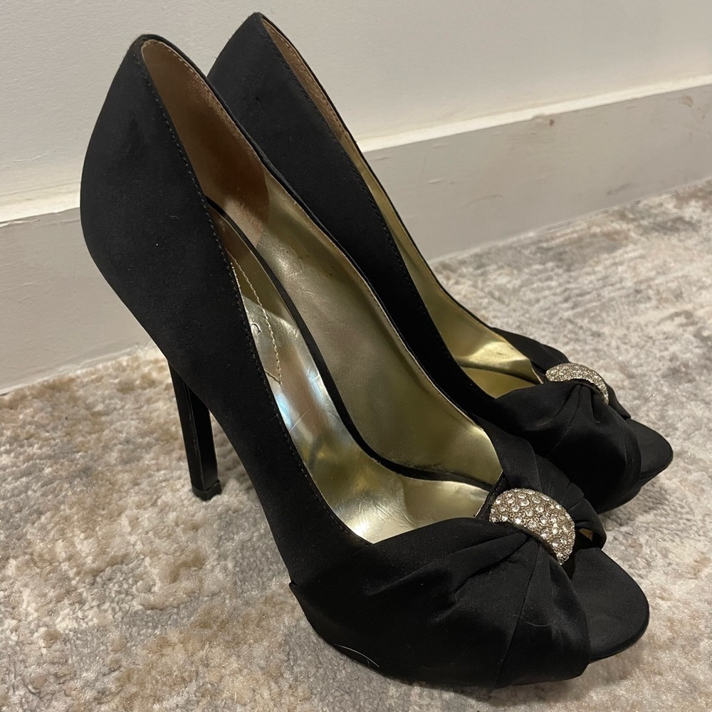 Vintage Guess Classic Black High Heel Peep Toe Pumps Sz 7M Satiny Rhinestone Y2K